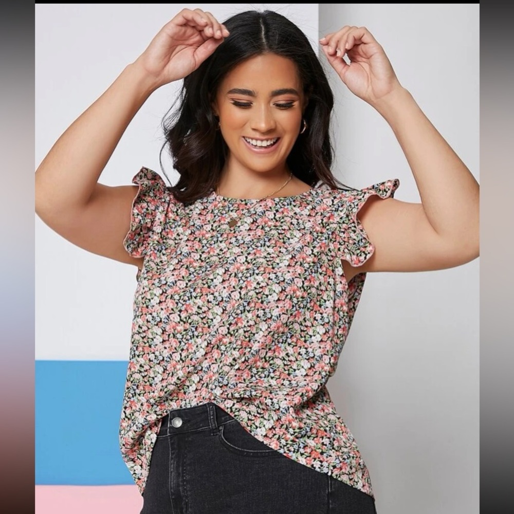 SHEIN Unity Plus Ruffle Trim Floral Print Top